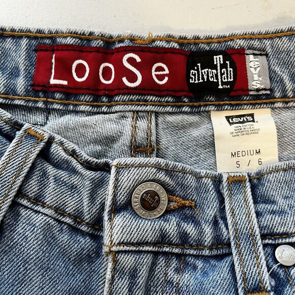Vintage Y2K‎ Levi SilverTab Jean Shorts Women 5/6 Blue Stone Wash Loose F… - Picture 3 of 5